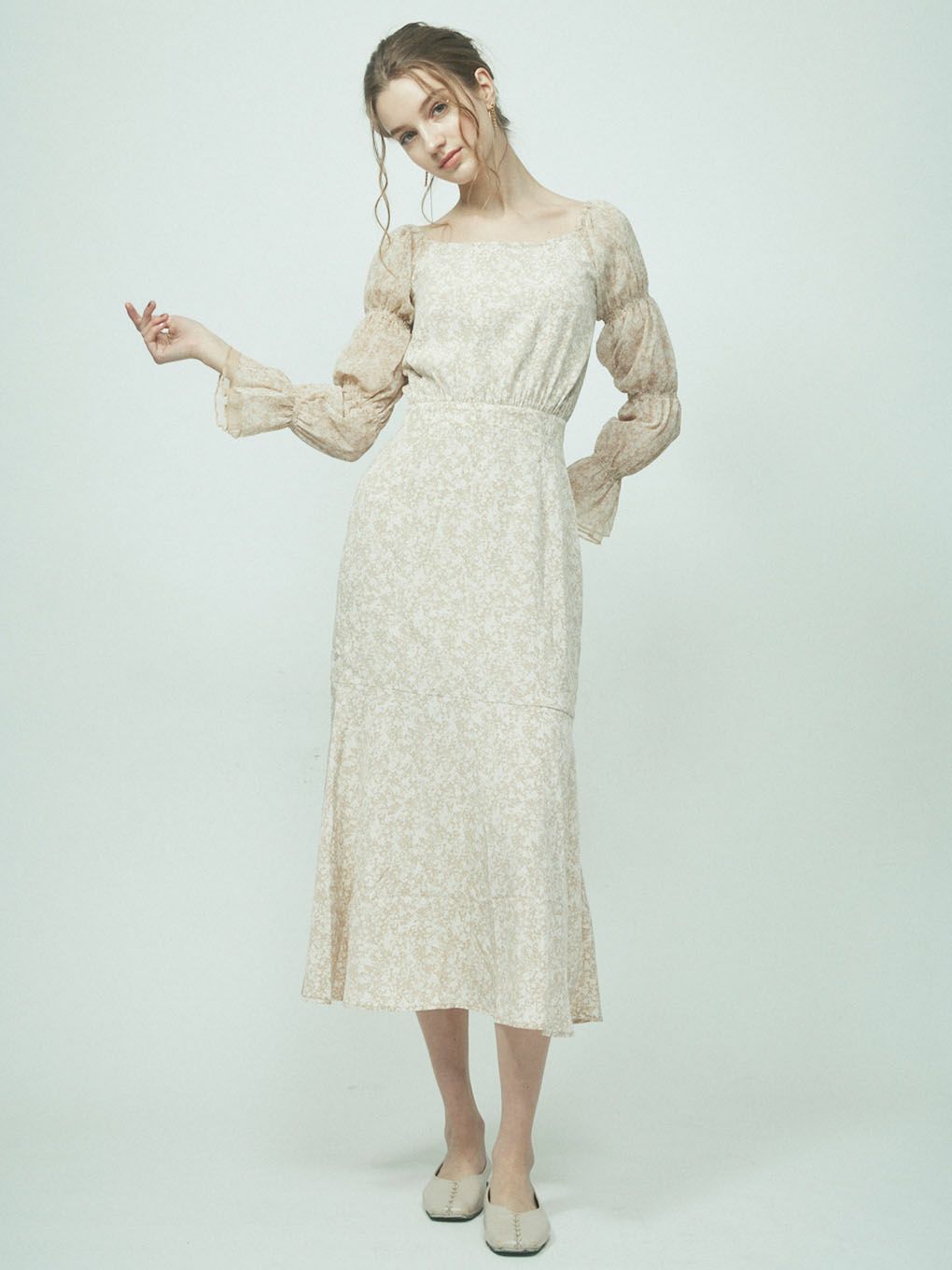 THE FLOWER SHIRRING SLEEVE DRESS | Puff designs パフデザインズ