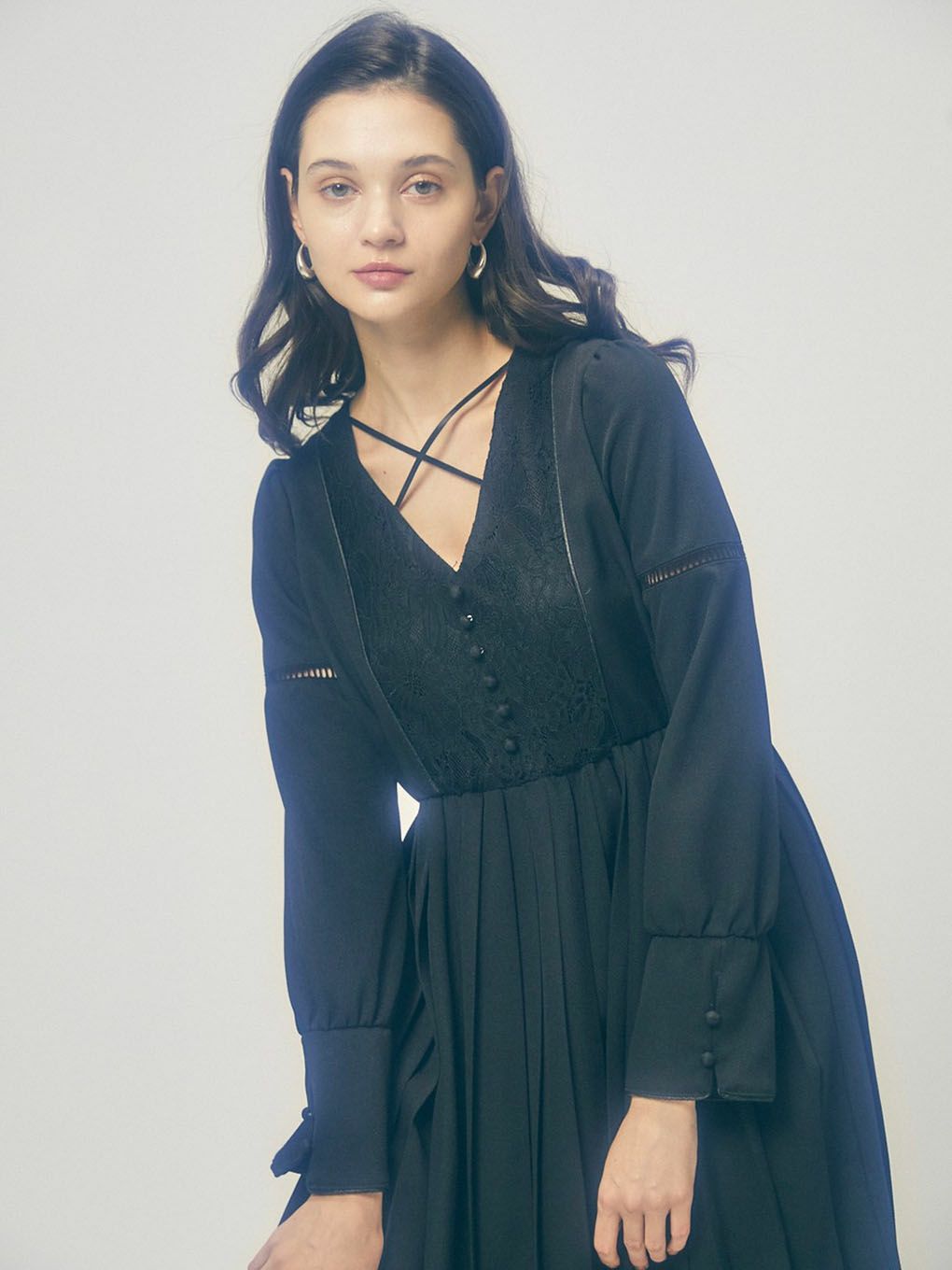 【美品】PRIVEVE プリヴェヴェ クロスリボンプリーツワンピース ベージュ 美品】PRIVEVE プリヴェヴェ クロスリボンプリーツワンピース
