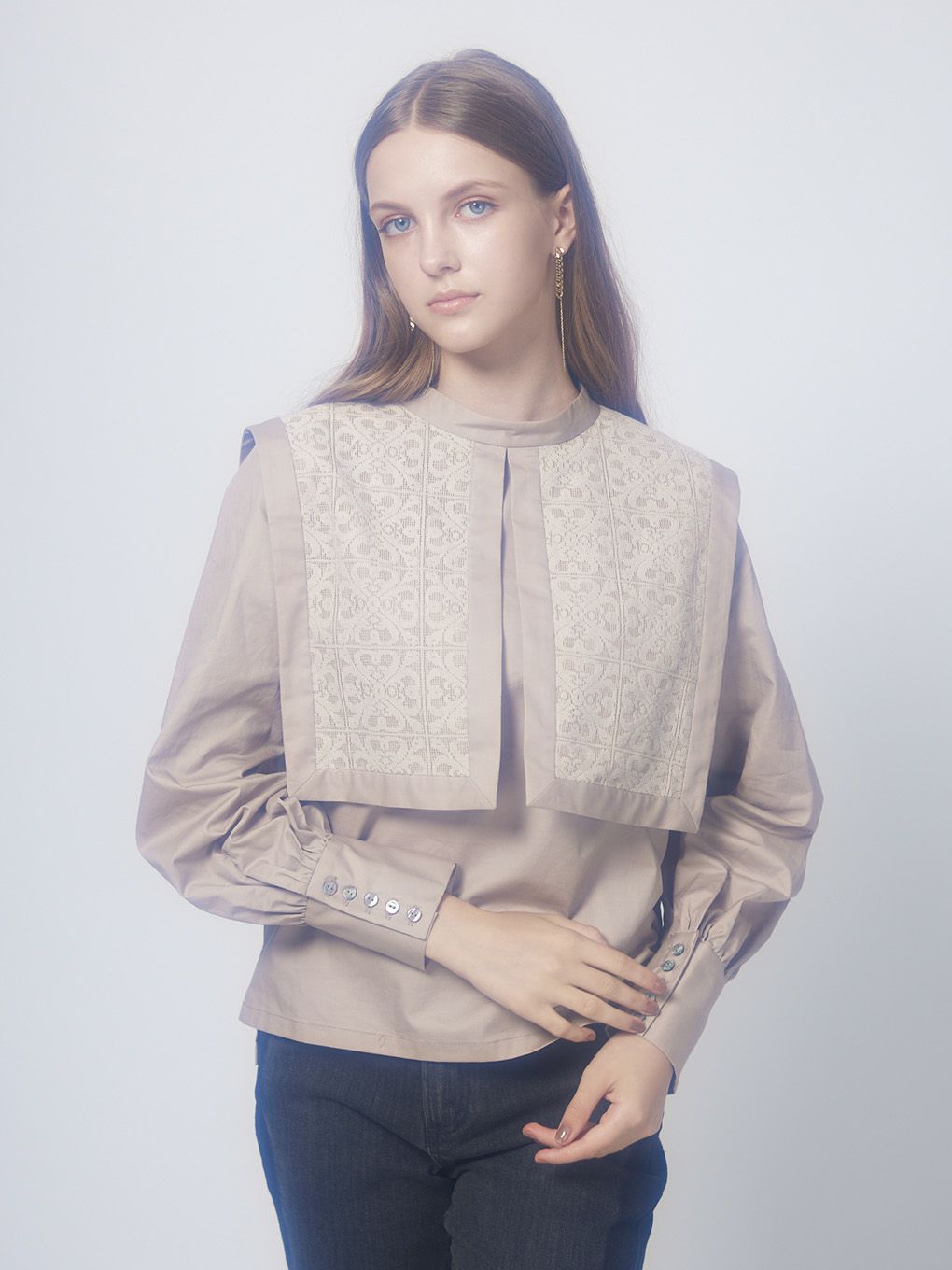 THE SQUARE LACE COLLAR BLOUSE