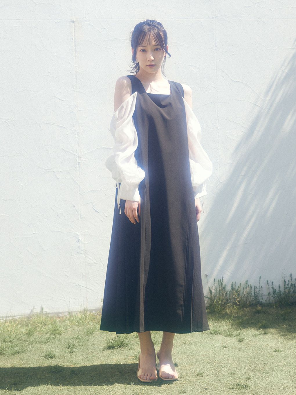 PRIVEVE×YULANO】THE SHEER SLEEVE DOCKING PLEATS DRESS | Puff